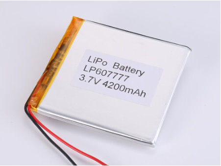 LP607777 3.7V 4200MAH Lithiumpolymerbatterij met overlaadbescherming en CC/CV-laadmethode van fabrikanten